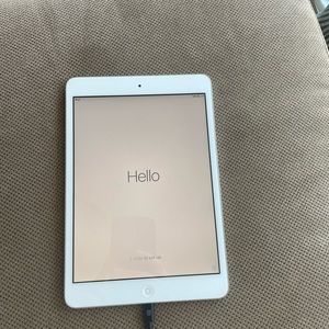 iPad Mini 1st Gen 16 GB with Kate Spade case and keyboard